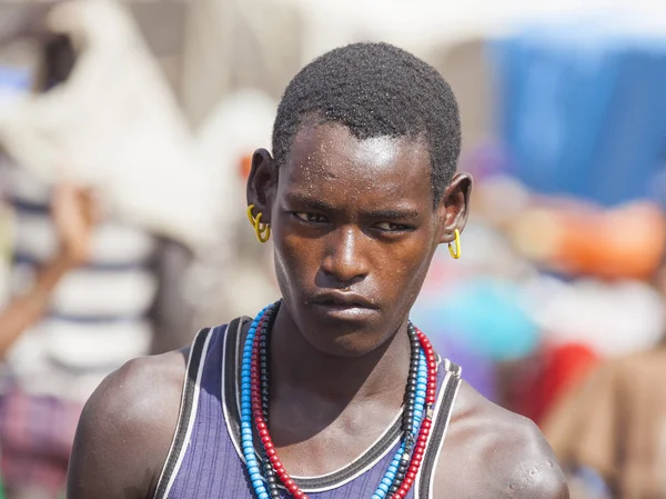 Boy from Ari tribe at village market. Bonata. Omo Valley. Ethiop — Stock Photo, Image