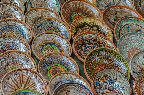 Background with Romanian traditional ceramic in the plates form — Stock Photo, Image