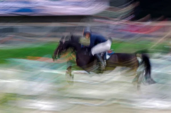 Abstraktní obraz s koněm na parkur — Stock fotografie