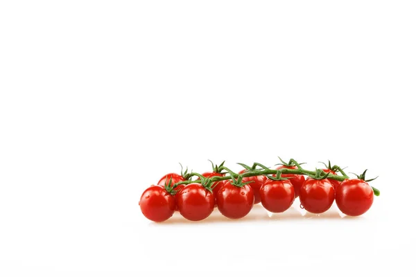 Un groupe de tomates cerises fraîches — Photo