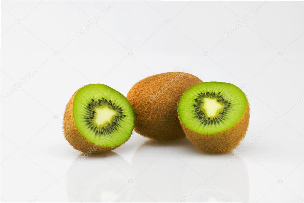 Fresh halved kiwi fruits