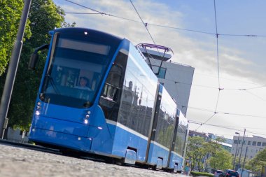 Münih/Almanya 'da mavi tramvay