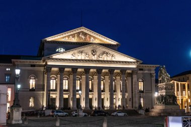 Münih 'teki Bavyera Devlet Operası (Bayerische Staatsoper, Max-Joseph-Platz 2)