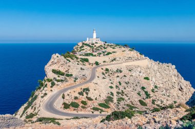 Mallorca, İspanya 'nın kuzeydoğusundaki ünlü yer Kaptan de Formentor, deniz feneri.