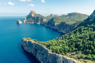 İspanya 'daki Mallorca adasının güzel kıyıları' Mirador es Colomer 'ile ünlü.