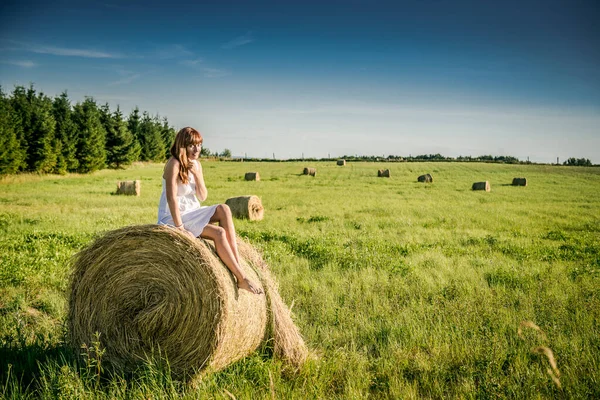 Beautiful Girl Resting Work Girl Field Hay Woman Sheaf Hay — Stock Photo, Image