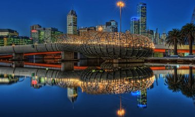 Melbourne Webb Köprüsü