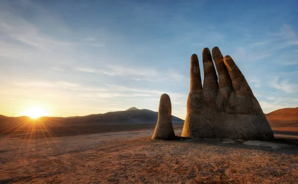 Mano del Desiel, Desert, Чили, рядом с автомагистралью — стоковое фото