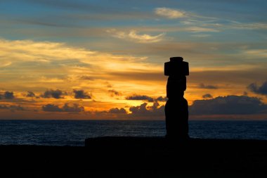 Paskalya Adaları Moai