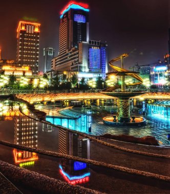 Chengdu şehir merkezinde geceleri