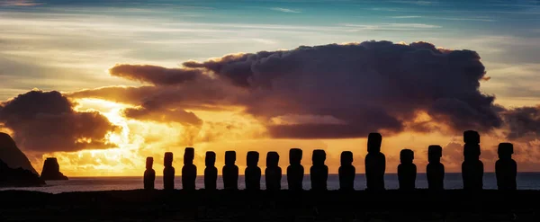 Paskalya Adaları Moai — Stok fotoğraf