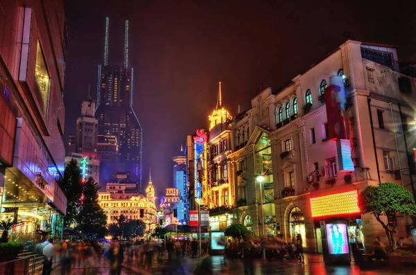 Shanghai Downtown δρόμο τη νύχτα — Φωτογραφία Αρχείου