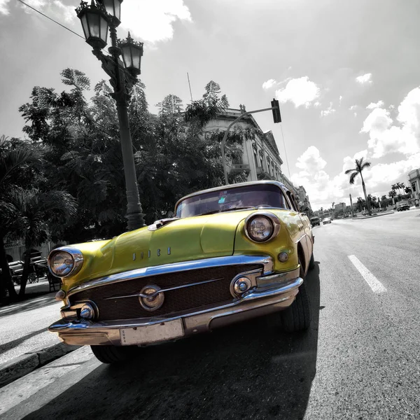 Havana Vintage Car on the Road in Havana — Stock Photo, Image