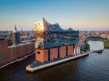 Elbphilharmoni günbatımı Hamburg Almanya
