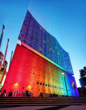 Elbphilharmoni günbatımı Hamburg Almanya
