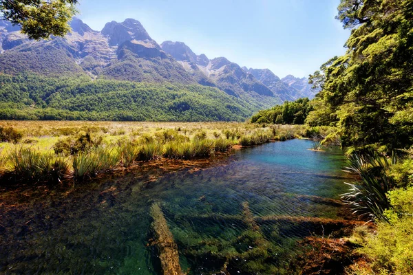 Mirror Lake sulla strada per Milford Sound — Foto Stock