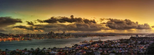 Auckland Skyline zonsondergang — Stockfoto