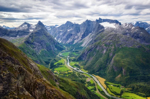 Romsdalseggen Ridge Noruega — Fotografia de Stock