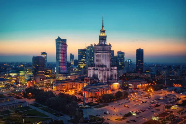 Luchtfoto van het paleis van cultuur en Wetenschappen in Warschau P — Stockfoto