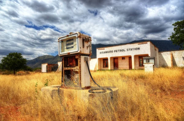 Kisangiro, Tanzania - 25th July 2013, Abandoned Petrol Station — Stock Photo, Image