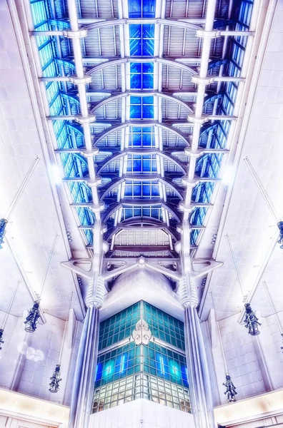 Atrium de metal brillante moderno — Foto de Stock