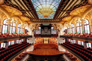 Barcelona tiyatro simetri