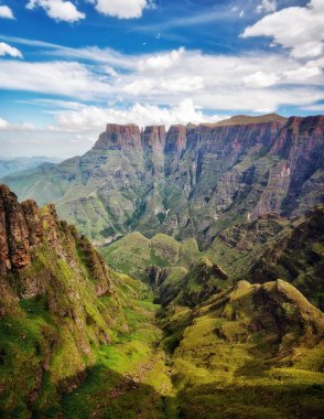 Güney Afrika'da Drakensberg anfi tiyatro