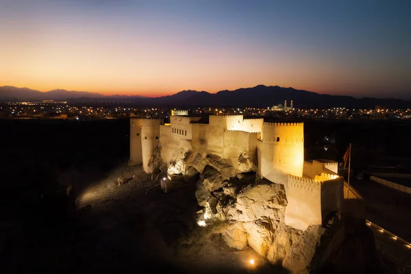 Nakhl fort bei Sonnenuntergang im Sommer, oman — Stockfoto