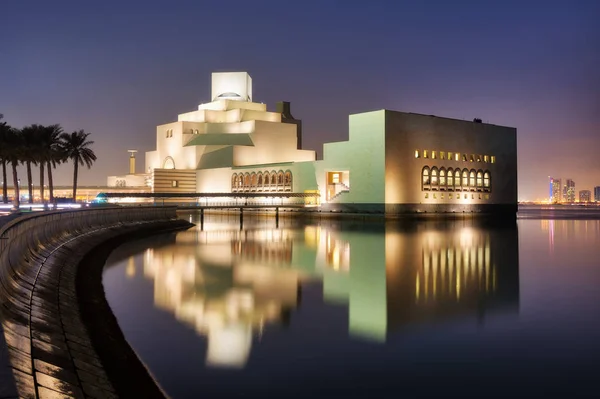 Het museum van islamitische kunst, doha, qatar — Stockfoto