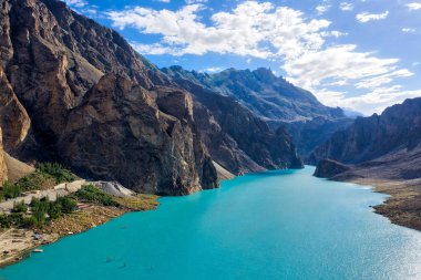 Kuzey Pakistan 'daki Attabad Gölü, bir Land Slide I ile kuruldu.