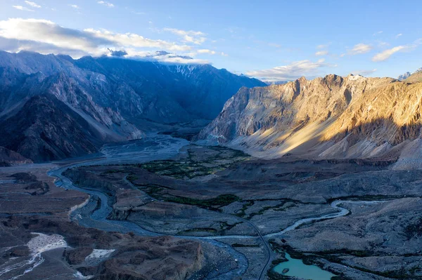 Paisagem ao longo da Rodovia Karakoram, no norte do Paquistão, tomar — Fotografia de Stock