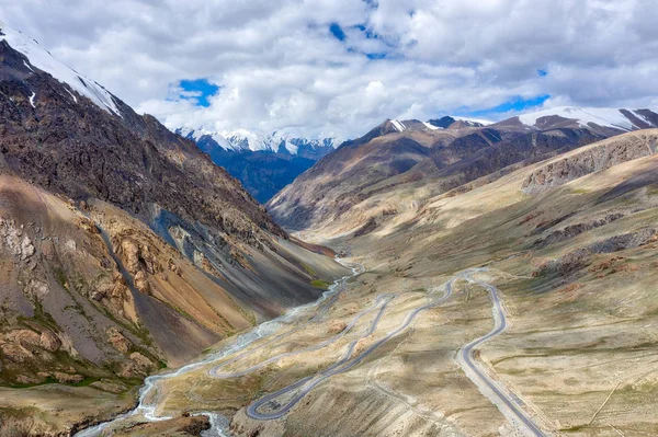 Khunjerab Pass, a maior passagem de fronteira do mundo entre — Fotografia de Stock