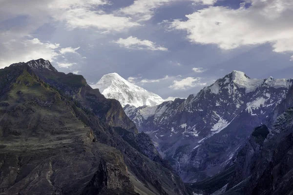 7000 Szczyt wzdłuż autostrady Karakoram w północnym Pakistanie, podejmują — Zdjęcie stockowe