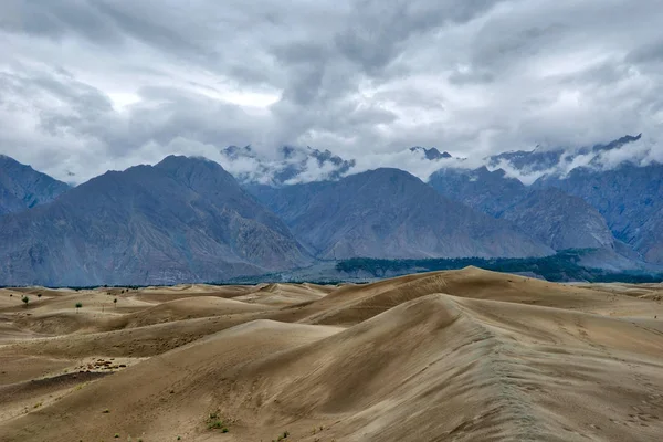 Skardu Katpana deserto frio no norte do Paquistão, tomado em agosto — Fotografia de Stock