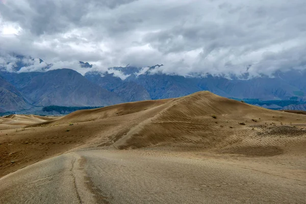 Skardu Katpana deserto frio no norte do Paquistão, tomado em agosto — Fotografia de Stock