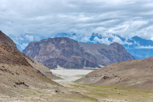 Skardu Katpana deserto frio no norte do Paquistão, tomado em agosto — Fotografia de Stock