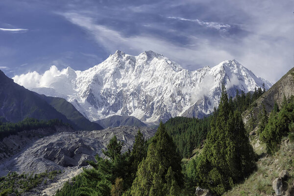Рефлекторный пруд на сказочном месте, Нанга Парбат, Пакистан,