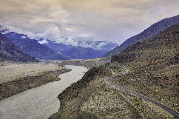 Karakoram Highway y Skardu Side Road en el norte de Pakistán, ta —  Fotos de Stock