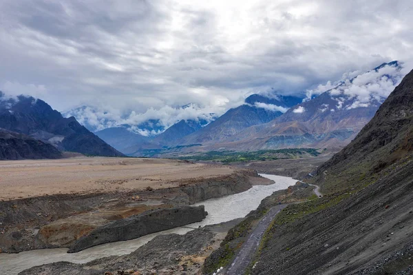 Karakoram Highway y Skardu Side Road en el norte de Pakistán, ta — Foto de Stock