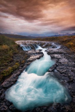 Günbatımında Güney İzlanda 'da Bruarfoss Şelalesi, HDR' de incelendi