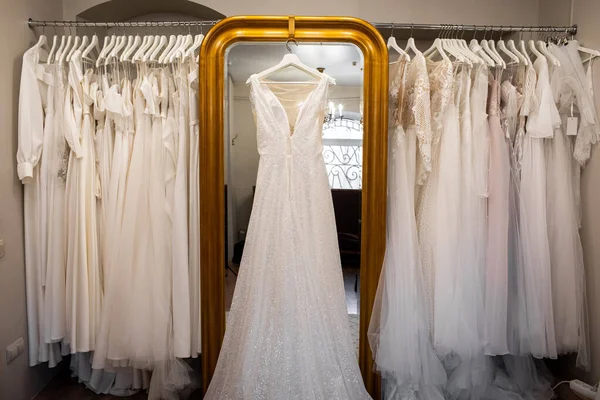 Wedding dresses in the bridal salon — Stock Photo, Image