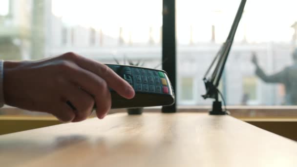 Stock video Close-up shot of person using mobile payment PayPass. — Stock Video