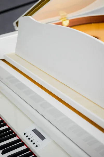 White Grand piano in a beautiful light interior — Stock Photo, Image