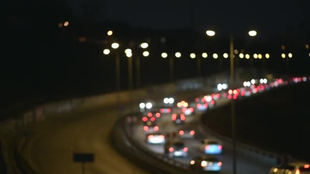 Engarrafamento e hora de ponta no Vietname. Tráfego em movimento lento com um monte de veículos de transporte na estrada em horário de expediente. Desfoque de material do problema das infra-estruturas urbanas — Vídeo de Stock