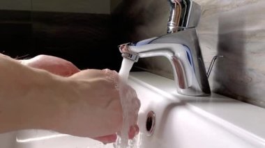 Coronavirus salgını önleme sabunla ellerini yıka sıcak suyla ovala parmaklarını sık sık yıka