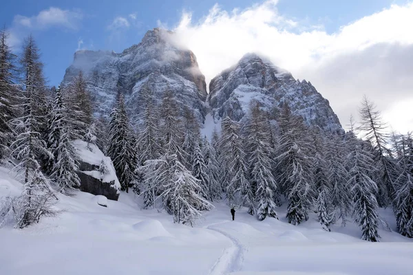 Pelmo Italia 2018 Caminar Través Nieve Alrededor Montaña —  Fotos de Stock