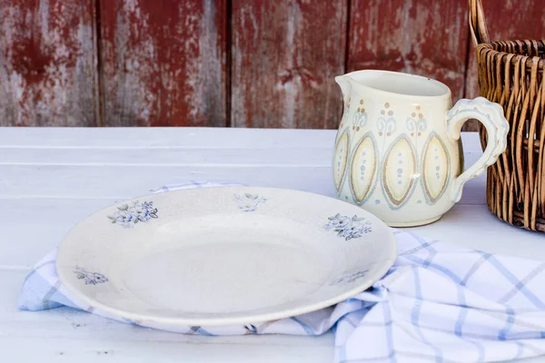 Old Empty Porcelain Plate Wooden Table Picnic Village — Stock Photo, Image