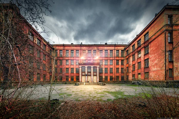 Abandoned institute in an abandoned city