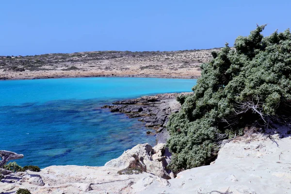 青緑色の水と豪華な Diakoftis ビーチ — ストック写真