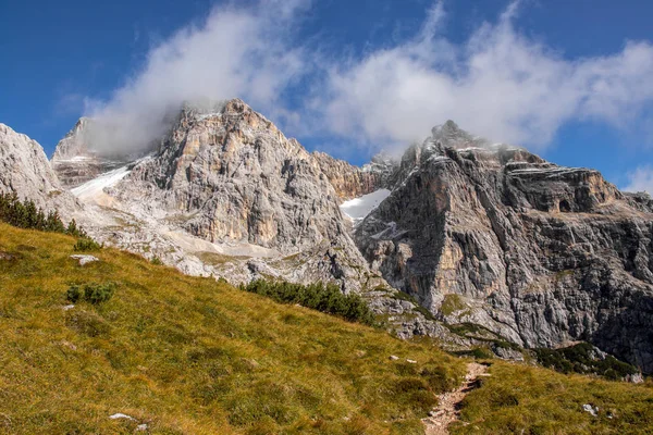 Sonbaharda Krlatica Dağına Doğru Yürüyüş — Stok fotoğraf